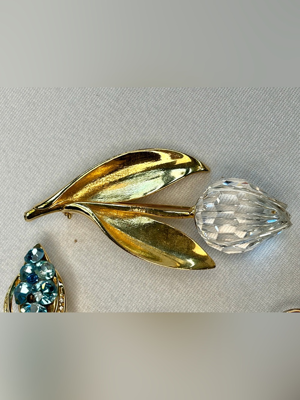 Vintage & Modern 4-Brooch Bundle:Roses&Tulips, Glass, Gold Filled, GUC - Picture 7 of 13